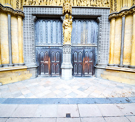 Image showing rose window weinstmister  abbey in london old church door and ma