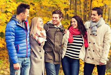 Image showing group of smiling men and women in autumn park