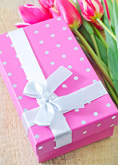Image showing box for present