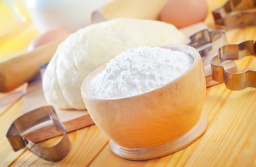 Image showing Flour in the wooden bowl