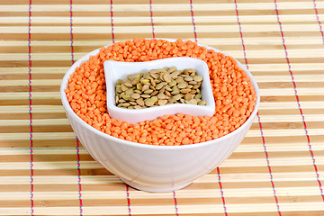Image showing Red and yellow lentils in a white bowl