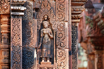 Image showing Statue carving on mandapa, Banteay Sreiz, Cambodia