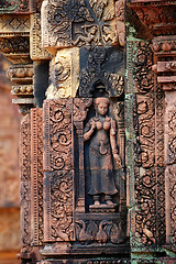 Image showing Statue carving on mandapa, Banteay Sreiz, Cambodia