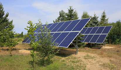 Image showing Two photovoltaic panels set in backyard