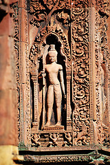 Image showing Statue carving on mandapa, Banteay Sreiz, Cambodia