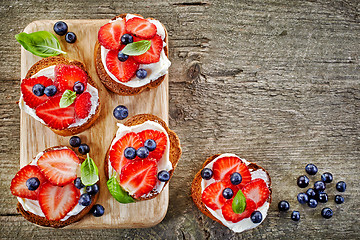 Image showing toasted bread with cream cheese and berries