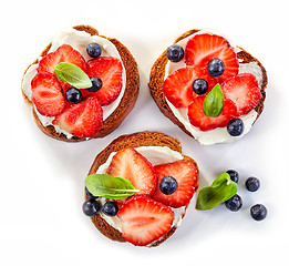 Image showing toasted bread with cream cheese and berries