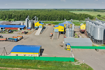 Image showing Corn dryer silos standing in machine yard