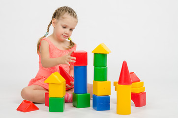 Image showing Girl collects house of cubes
