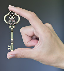 Image showing key in a hand