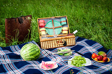 Image showing Picnic blanket and basket 