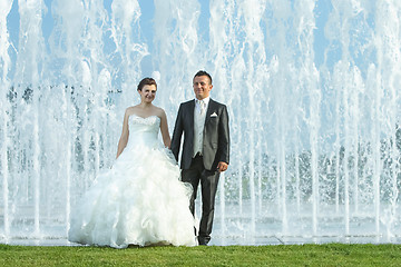 Image showing Bride and groom in front of water fountain
