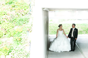 Image showing Newlyweds under the overpass