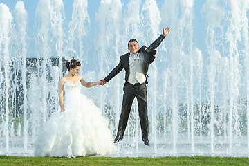 Image showing Newlyweds in front of water fountain