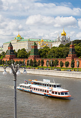 Image showing Moscow-river, ship and the Grand Kremlin Palace, Russia