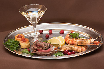 Image showing Grilled shrimps and beef meat 