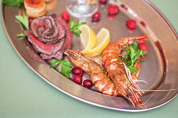 Image showing Grilled shrimps and beef meat 