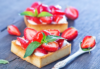 Image showing cake with fresh strawberry