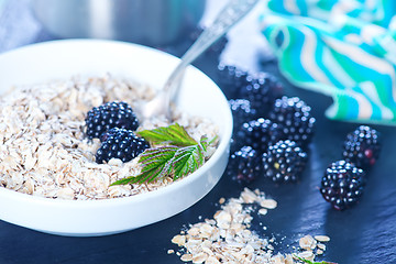 Image showing oat flakes and blackberry