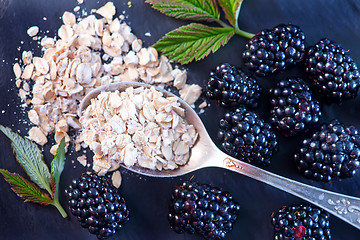 Image showing oat flakes and blackberry