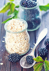 Image showing oat flakes with black berries 