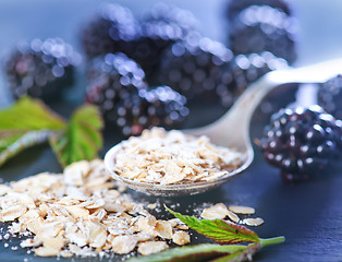 Image showing oat flakes and blackberry