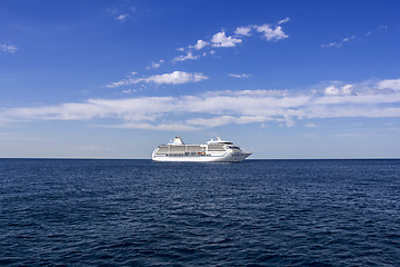 Image showing The white cruise ship