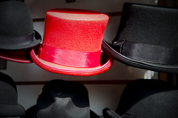 Image showing in london old red hat and black  the  fashion shop