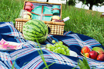 Image showing Picnic blanket and basket 