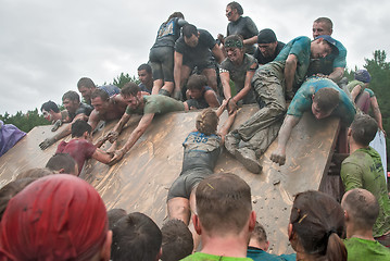 Image showing Teams storm wall in mixed extrim race