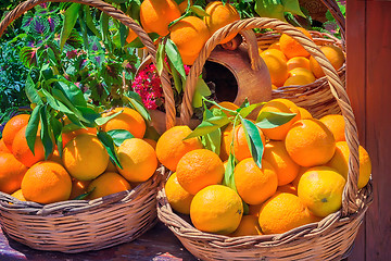 Image showing Ripe large oranges in a wicker basket