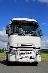 Image showing White Renault Trucks T with High Sleeper Cab