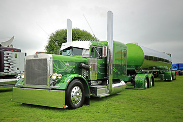 Image showing Green Peterbilt 359 Semi Tank Truck 1971 on Display