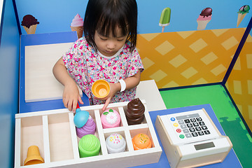 Image showing Chinese children role-playing at ice cream store.