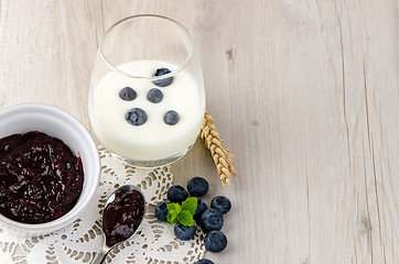 Image showing Yogurt with fresh blueberries