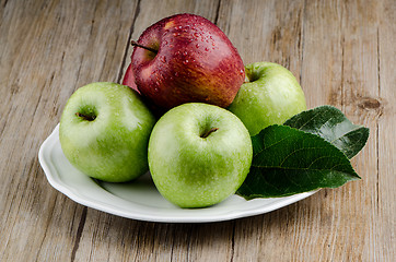 Image showing Apples in a ceramic white plate