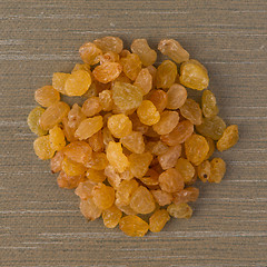 Image showing Circle of golden raisins