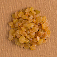 Image showing Circle of golden raisins