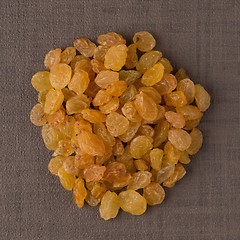 Image showing Circle of golden raisins