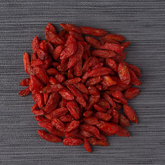 Image showing Circle of dry red goji berries