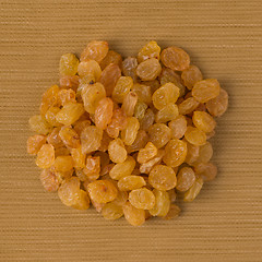 Image showing Circle of golden raisins