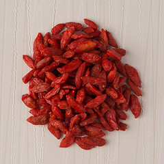 Image showing Circle of dry red goji berries