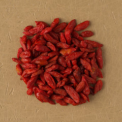 Image showing Circle of dry red goji berries