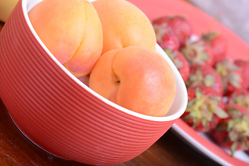 Image showing Strawberry and apricots