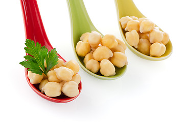 Image showing chickpeas over spoons