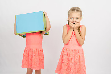 Image showing Girl scared sister wearing a box on his head