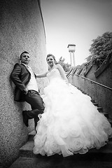 Image showing Newlyweds posing on stone steps bw