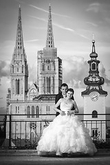 Image showing Bride and groom in front of cathedral bw