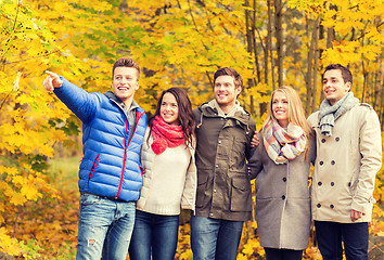 Image showing group of smiling men and women in autumn park