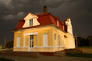 Image showing the building in the storm